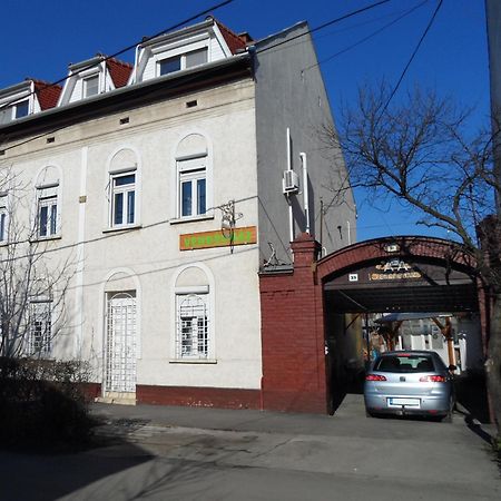 Garden Szivarvany Utcai Vendeghaz Szeged Bagian luar foto