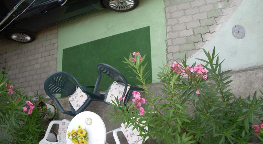 Garden Szivarvany Utcai Vendeghaz Szeged Ruang foto