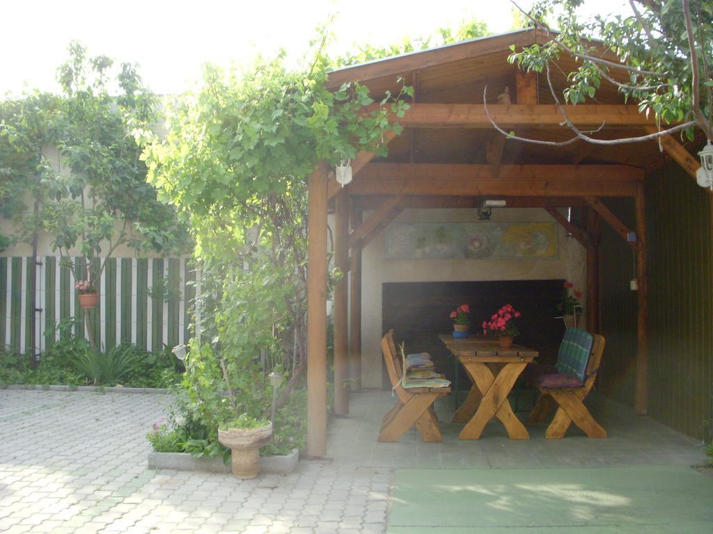 Garden Szivarvany Utcai Vendeghaz Szeged Bagian luar foto